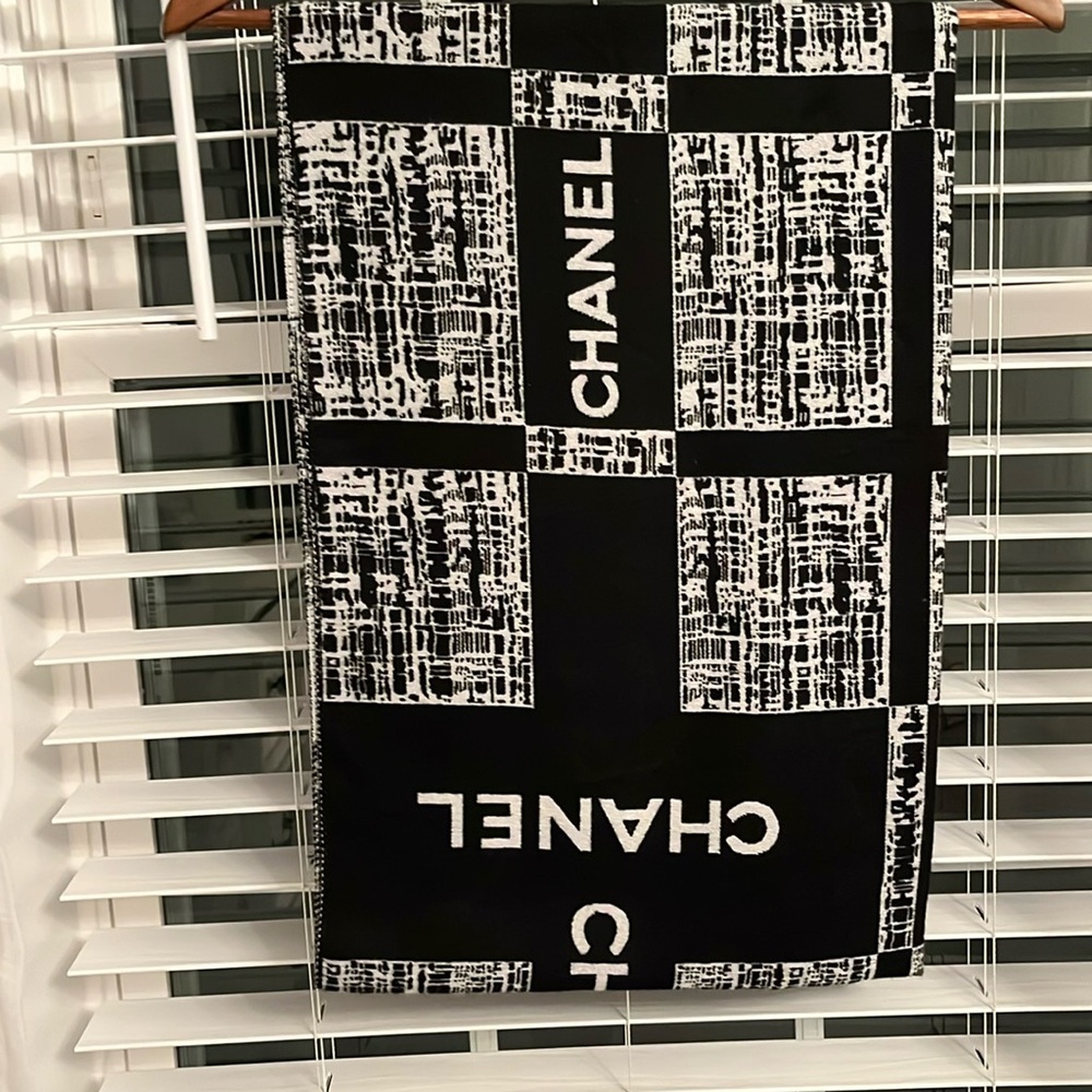 Black and white beautiful scarf